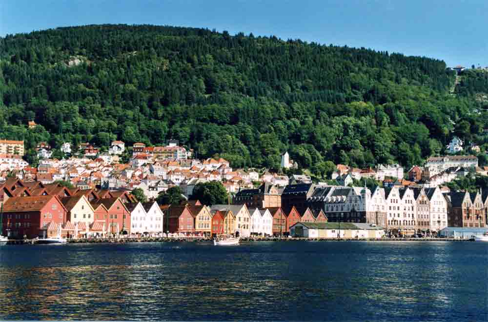 154 - Noruega - Bergen - muelle de Bryggen - panoramica - 2001